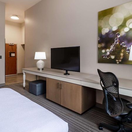 Hilton Garden Inn Бейкерсфилд Экстерьер фото