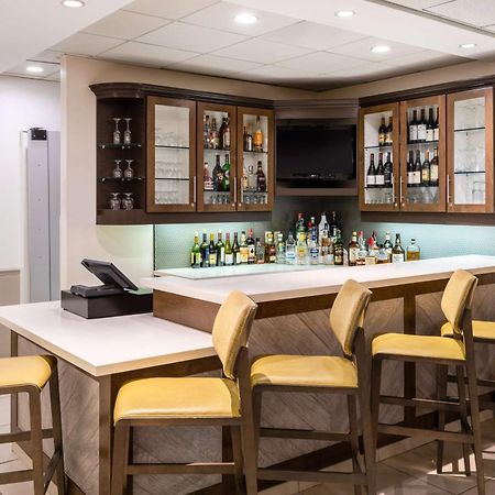 Hilton Garden Inn Бейкерсфилд Экстерьер фото