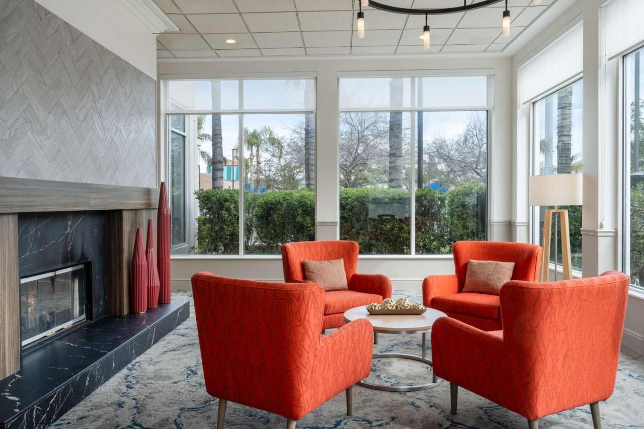 Hilton Garden Inn Бейкерсфилд Экстерьер фото