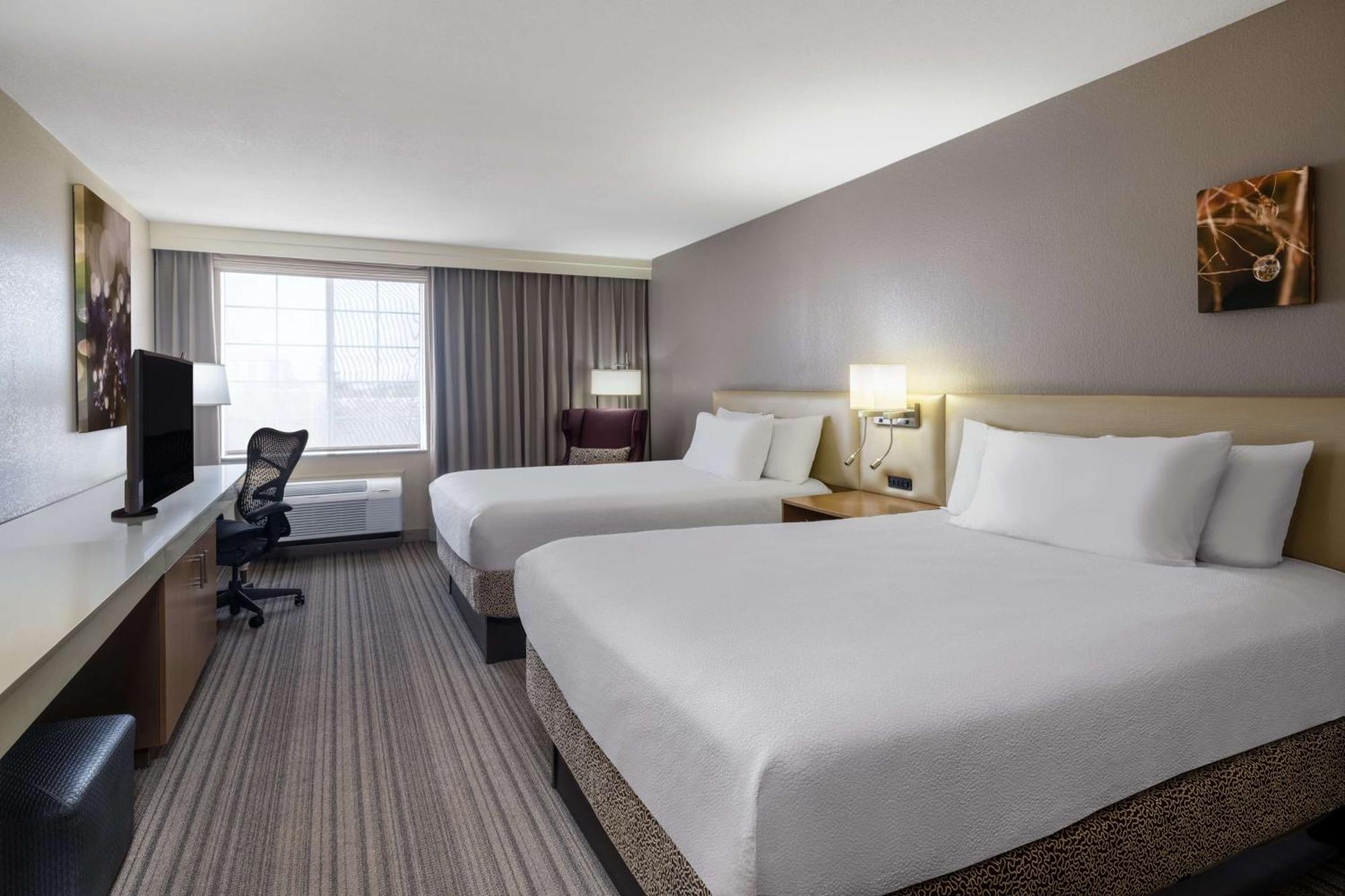 Hilton Garden Inn Бейкерсфилд Экстерьер фото