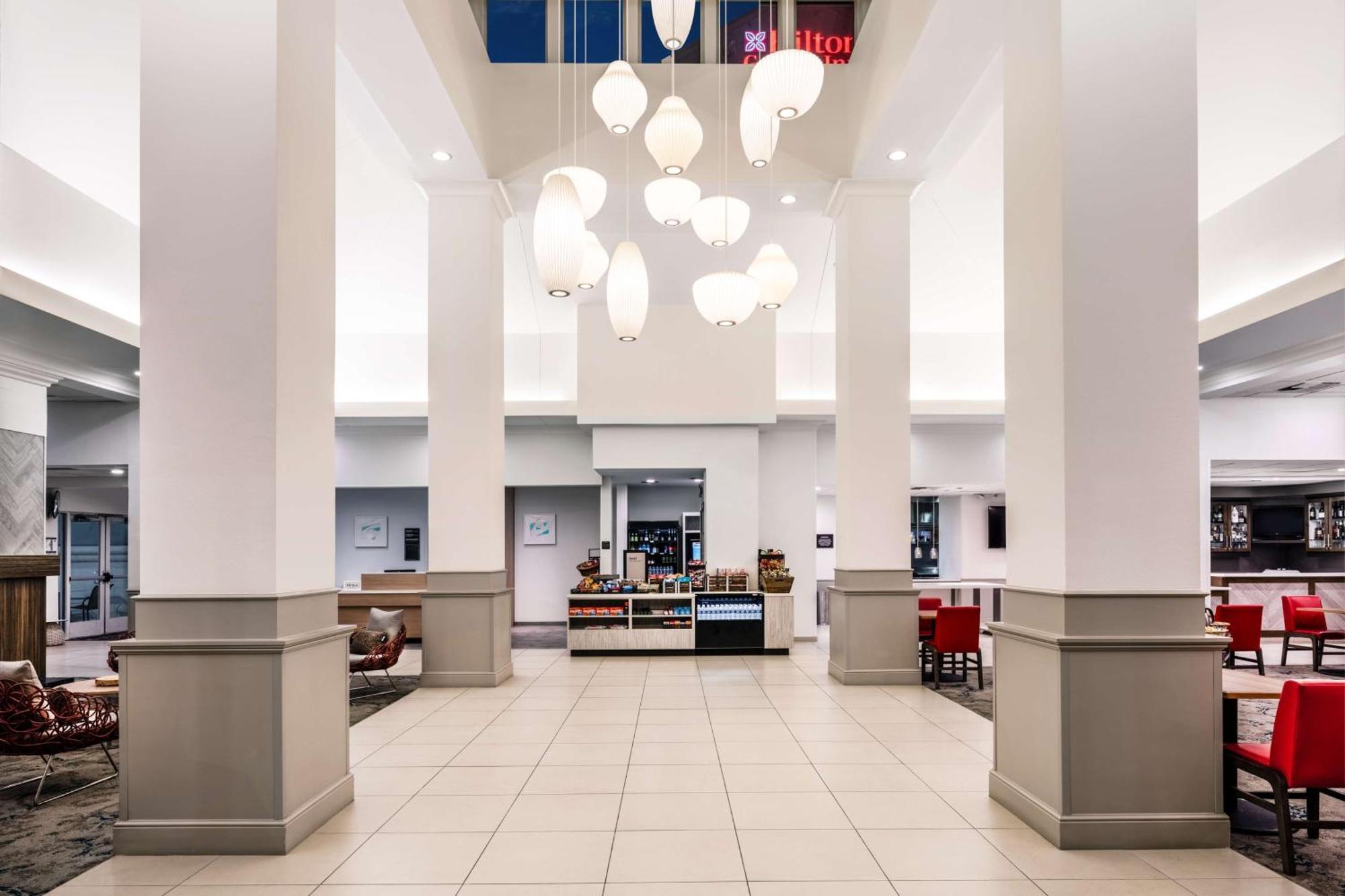 Hilton Garden Inn Бейкерсфилд Экстерьер фото