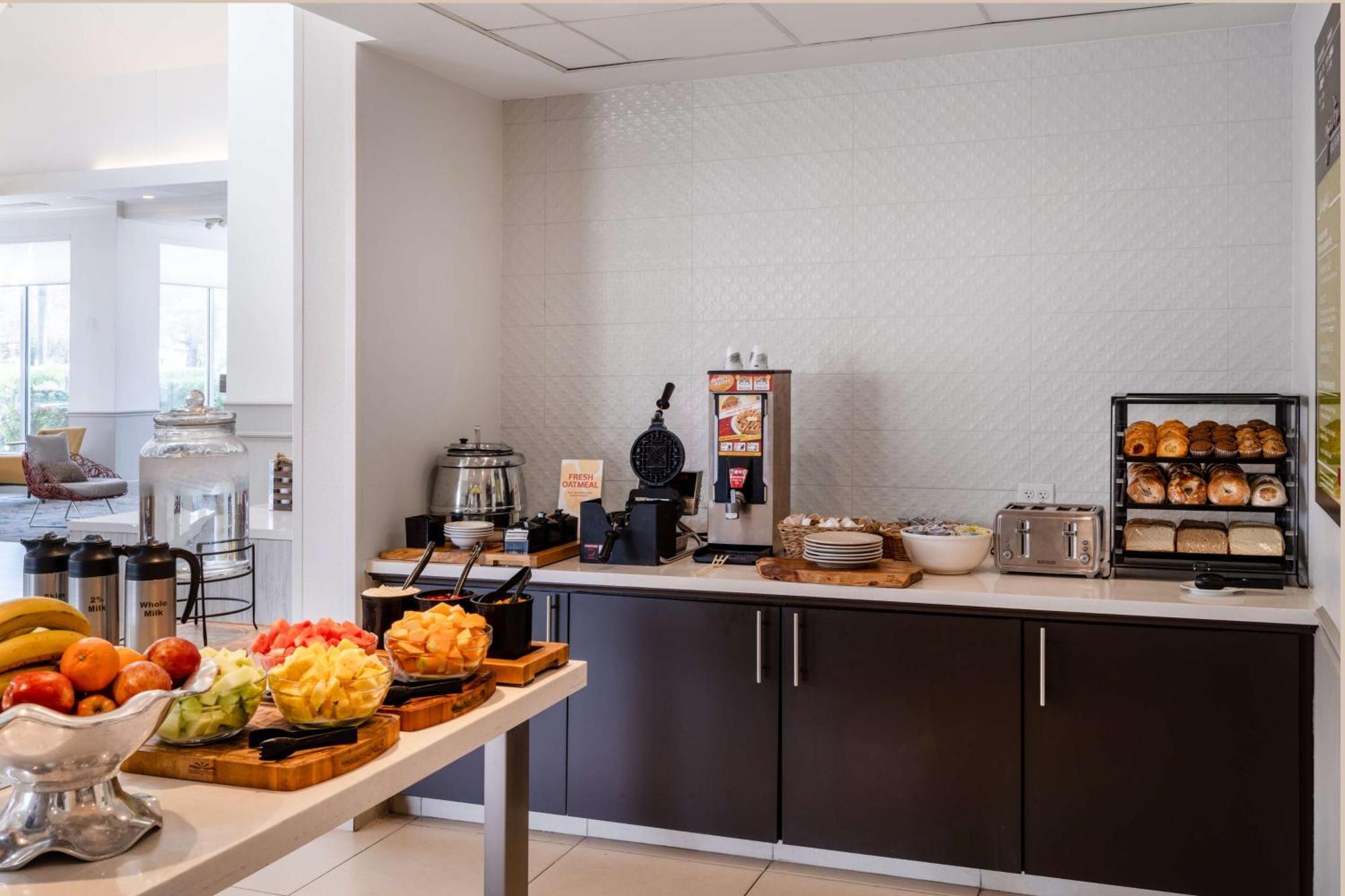 Hilton Garden Inn Бейкерсфилд Экстерьер фото