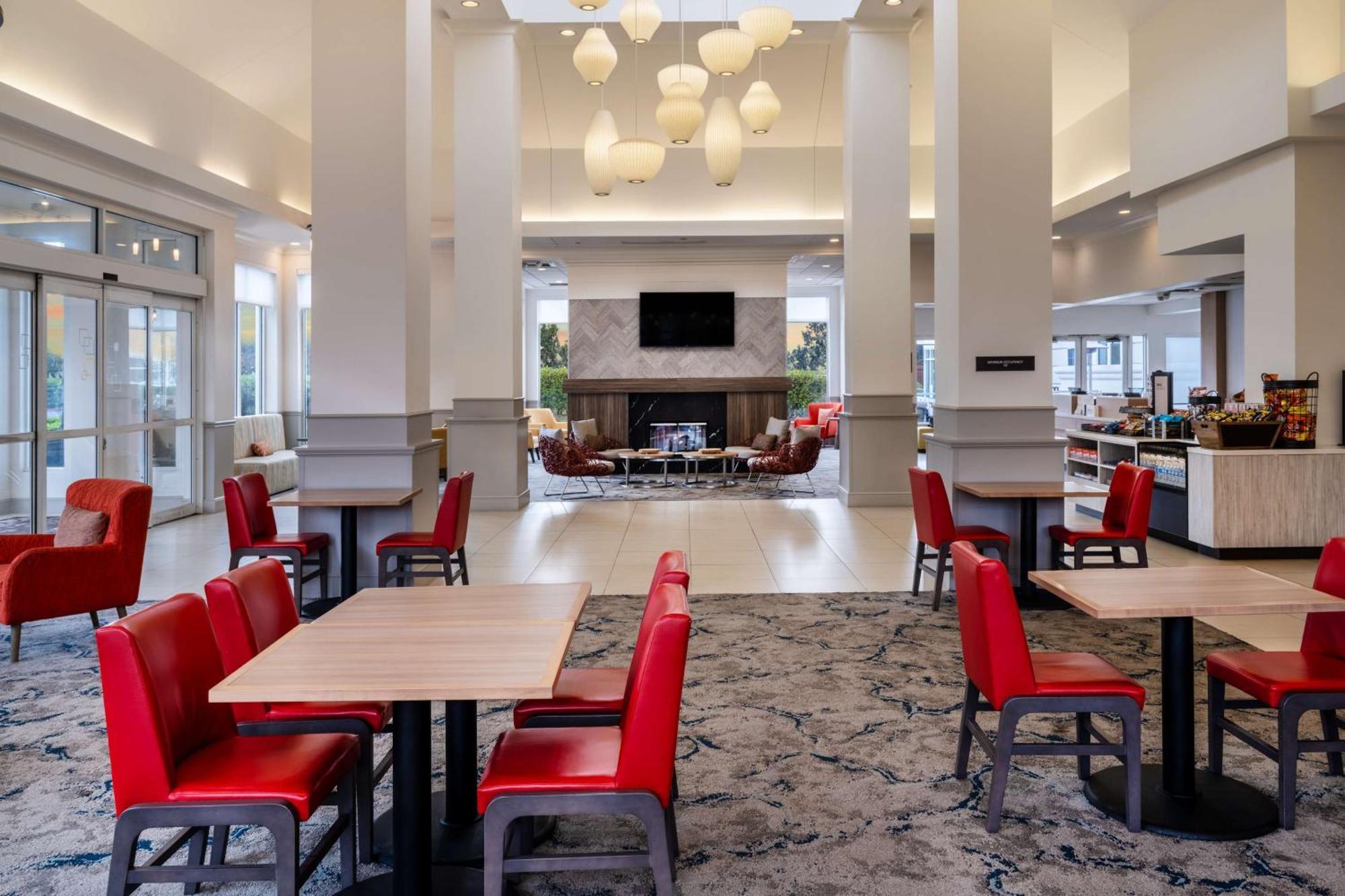 Hilton Garden Inn Бейкерсфилд Экстерьер фото