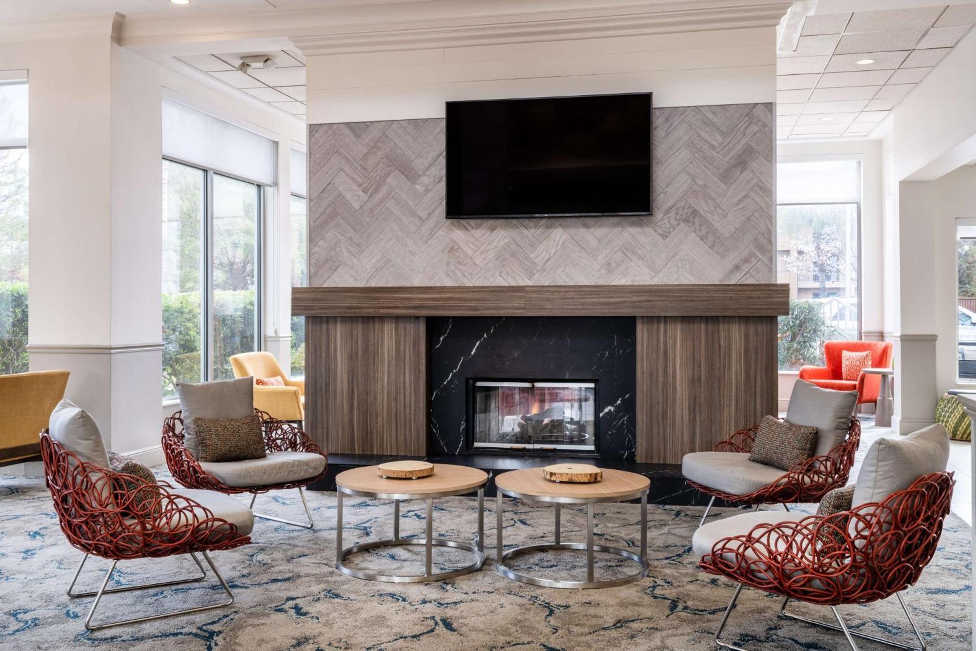 Hilton Garden Inn Бейкерсфилд Экстерьер фото
