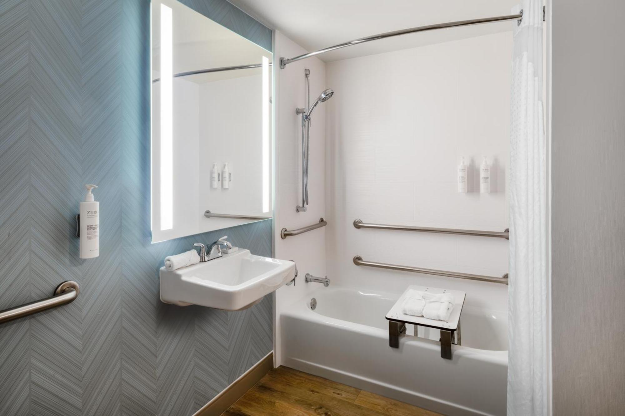 Hilton Garden Inn Бейкерсфилд Экстерьер фото