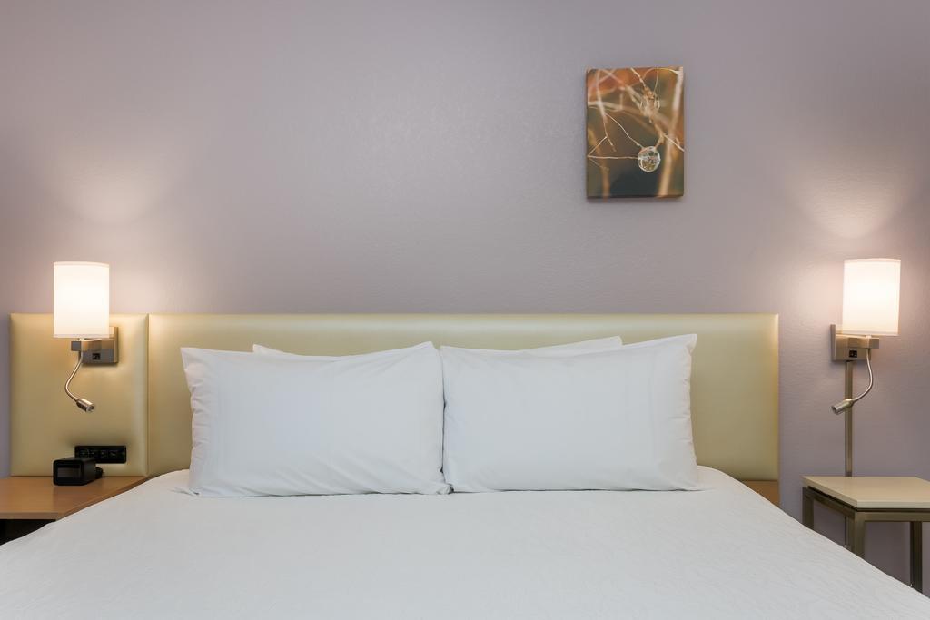Hilton Garden Inn Бейкерсфилд Экстерьер фото