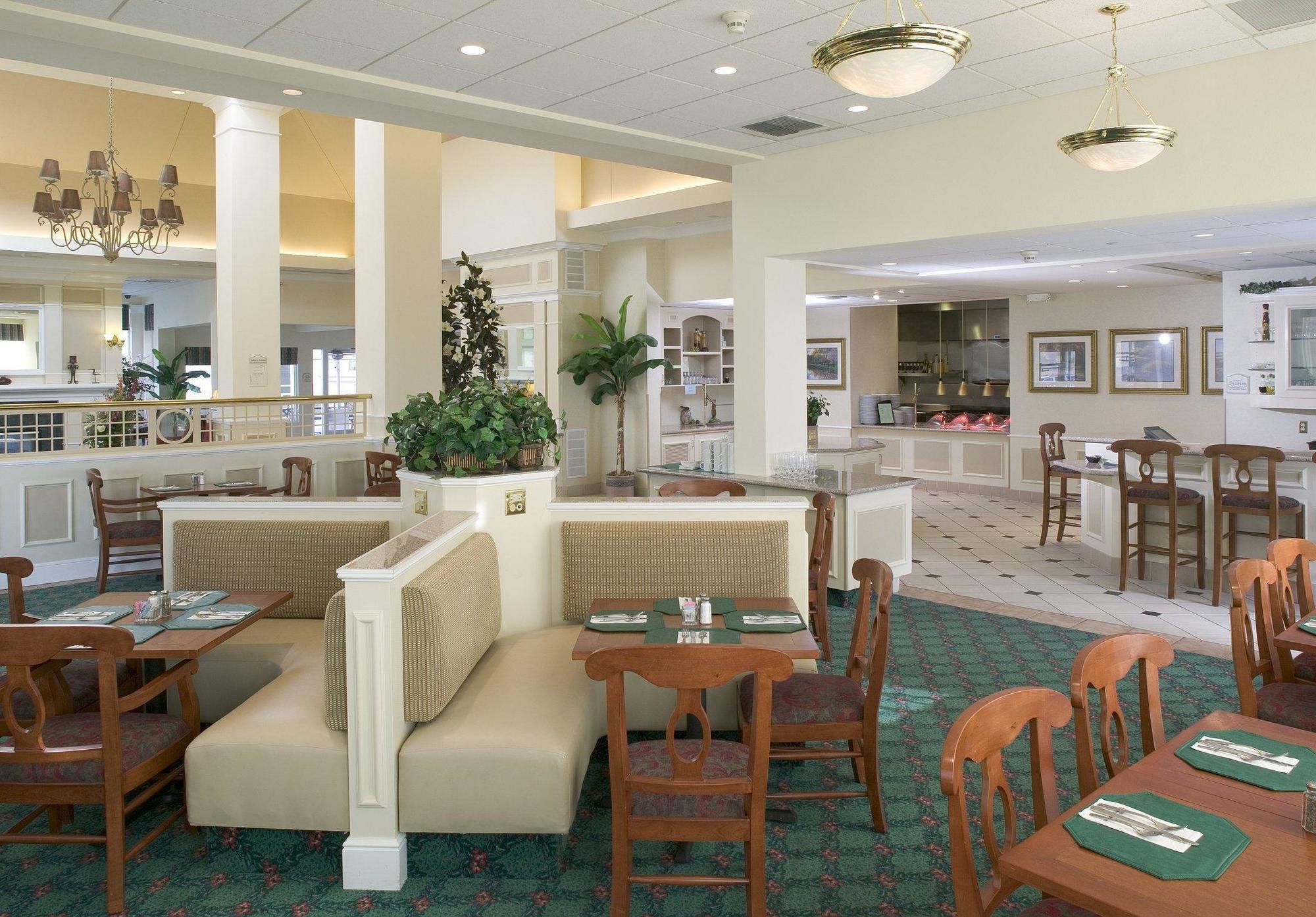 Hilton Garden Inn Бейкерсфилд Экстерьер фото